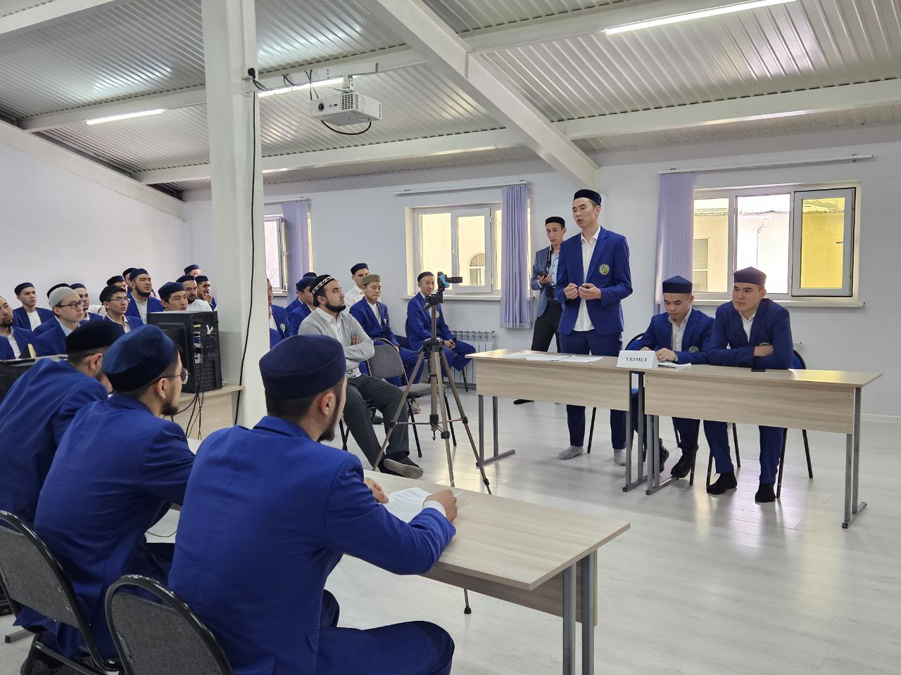 Медресенің шәкірттері арасында дебат өтті