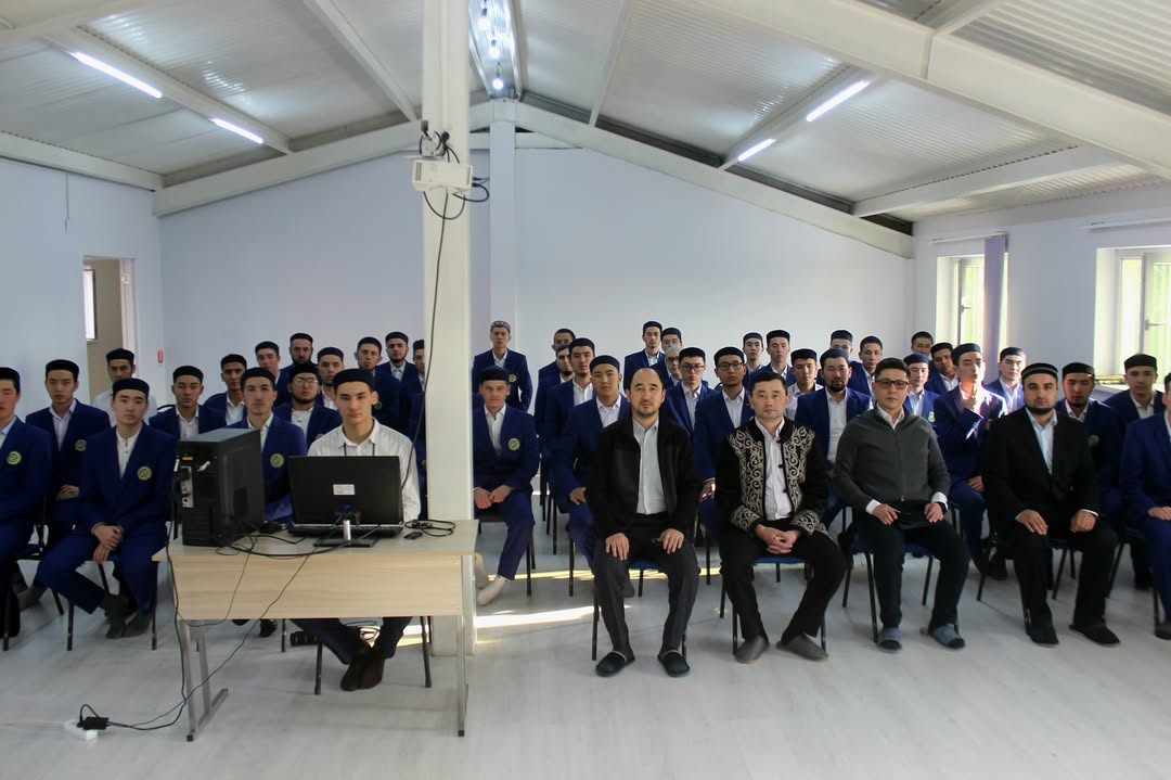 Медресе шәкірттері Дін істері басқармасының өкілдерімен кездесті