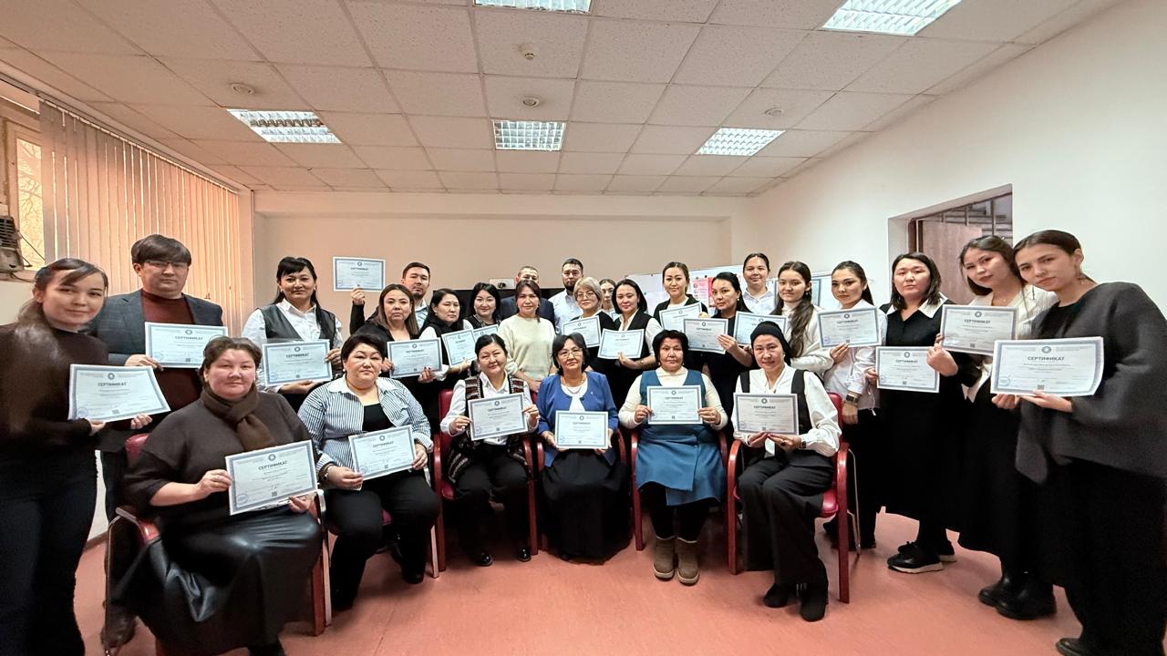 Әбу Ханифа медресе-колледжінің ұстазы “Қаржылық сауаттылық” бойынша 80 сағаттық курсты аяқтап, сертификат алды